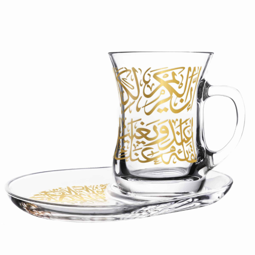 طقم مج مع صحن زجاج مذهب بزخرفة ذهبية من الخط العرب...