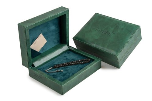 بوكس جلد - سبحة كوارتز فاخرة مقاس ٨مل