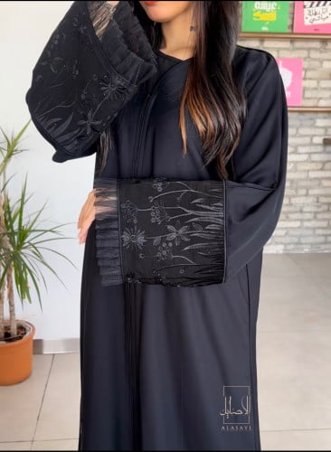 عباية بلاك فلور ، أكمام تطريز ورد مع اطراف تُل