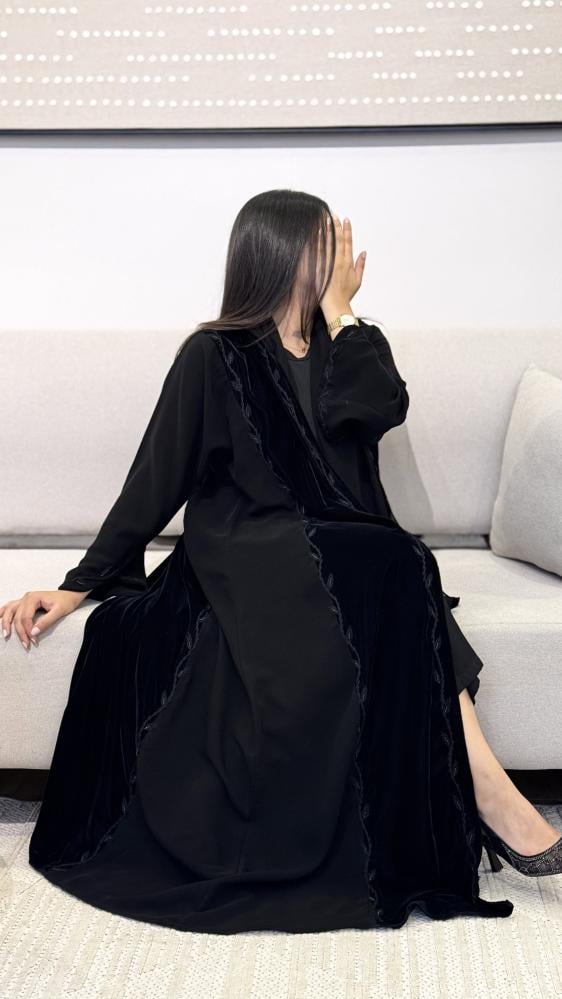 عباية شتوية بتدخيلات المخمل مع الجوخ  مع شك فاخرة