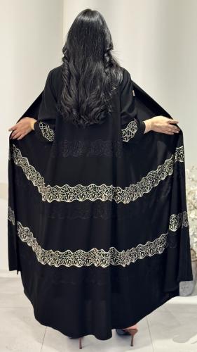 عباية فاخرة مزينة بتطريز يدوي أنيق