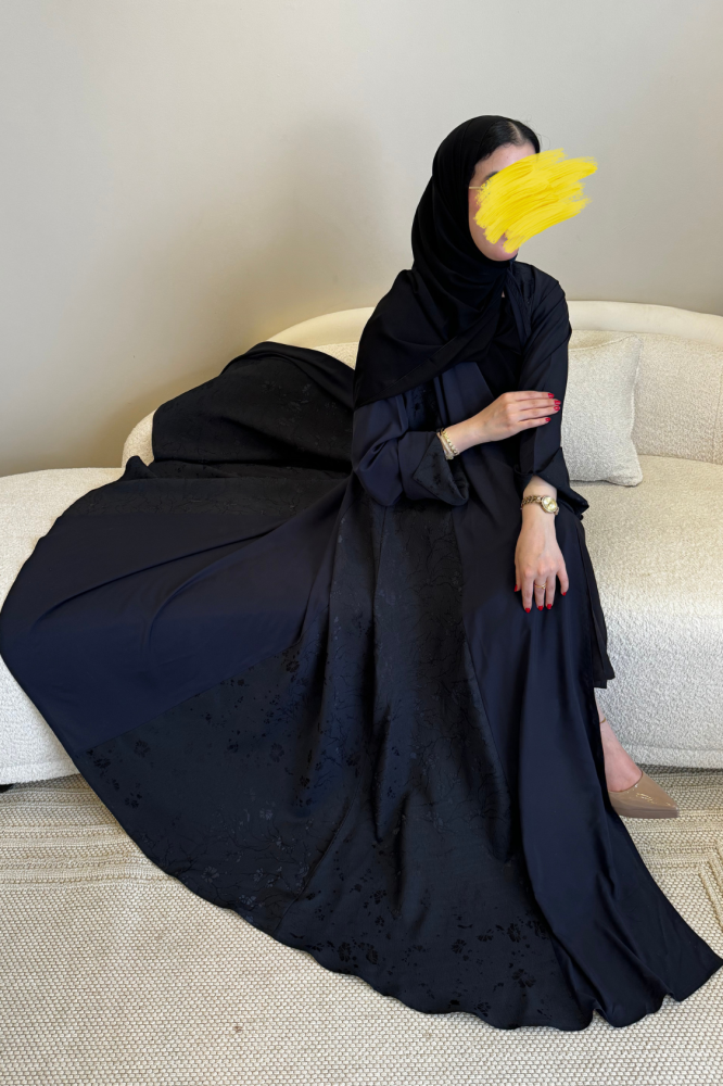 عباية كلوش لون كحلي مع جوانب مشجرة