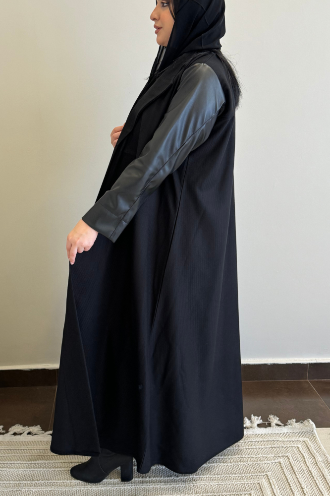 عباية رسمية بقماش الجوخ المقلم مع أكمام جلد أسود