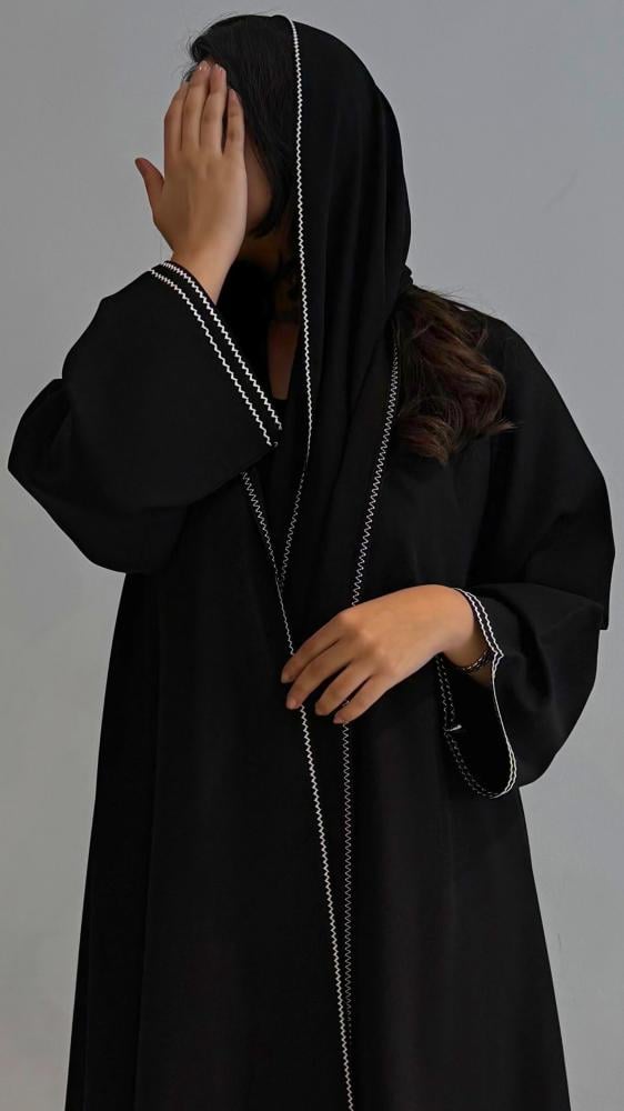 عباية دبل كلوش بتطريز ابيض ناعمة