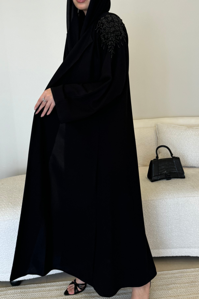 عباية كريب بشك أسود على الكتف