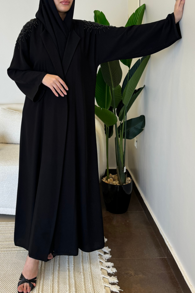 عباية كريب بشك أسود على الكتف