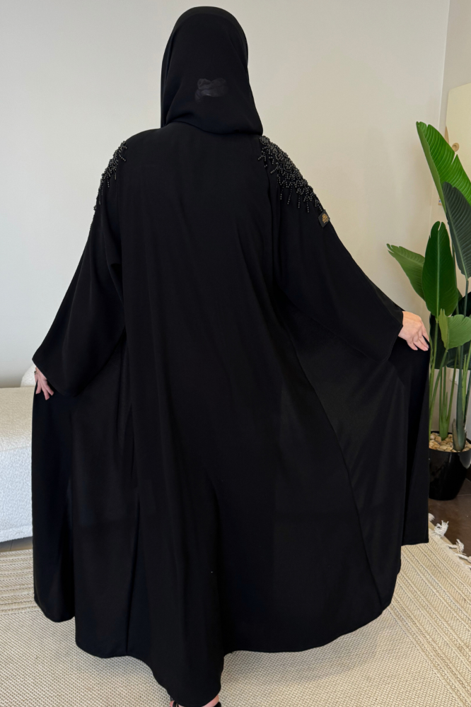 عباية كريب بشك أسود على الكتف