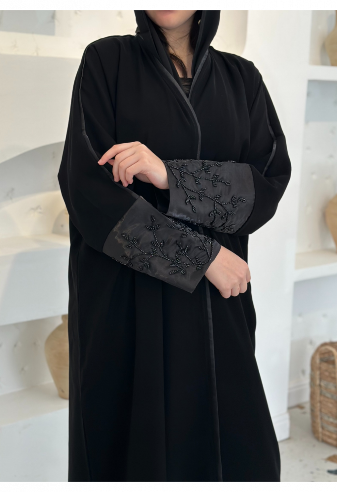 عباية بتطريز شك ناعم