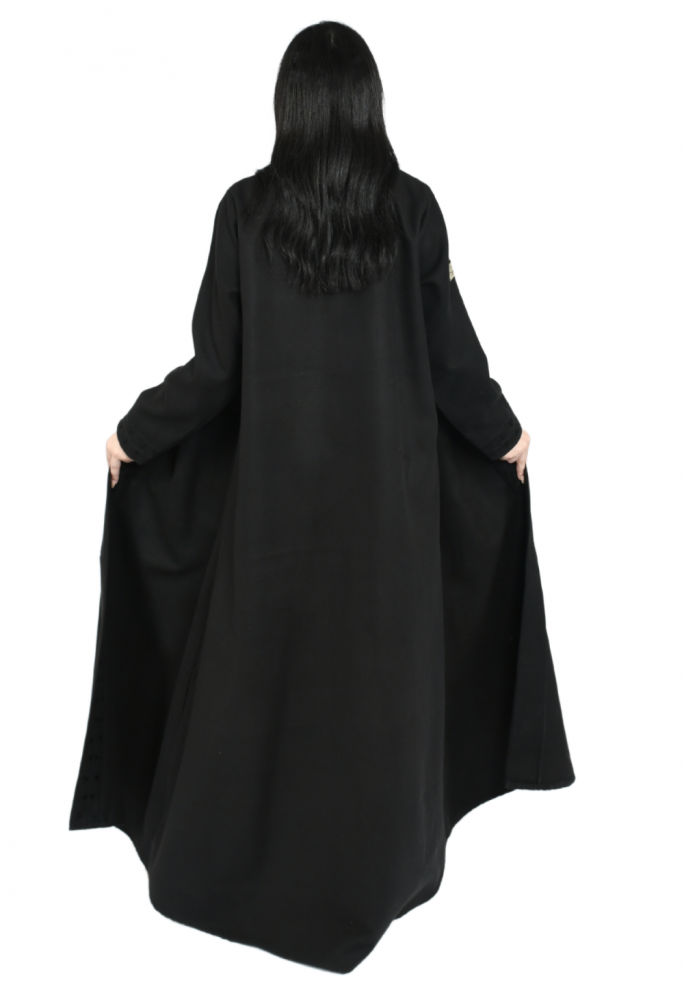 عباية شتوية من الجوخ الكوري بتطريز اسود