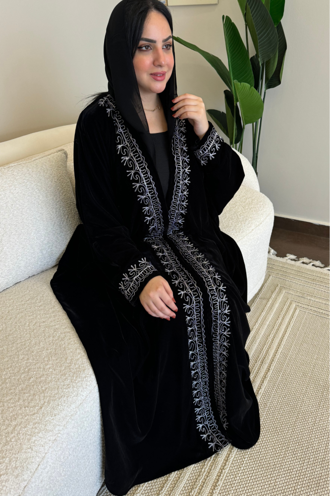 عباية مخمل بقصة الفراشة