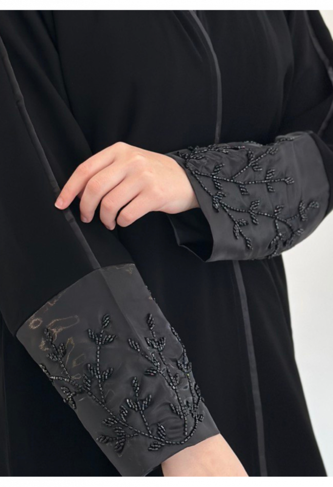 عباية بتطريز شك ناعم