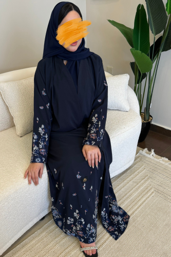 عباية كحلي بتطريز ملون