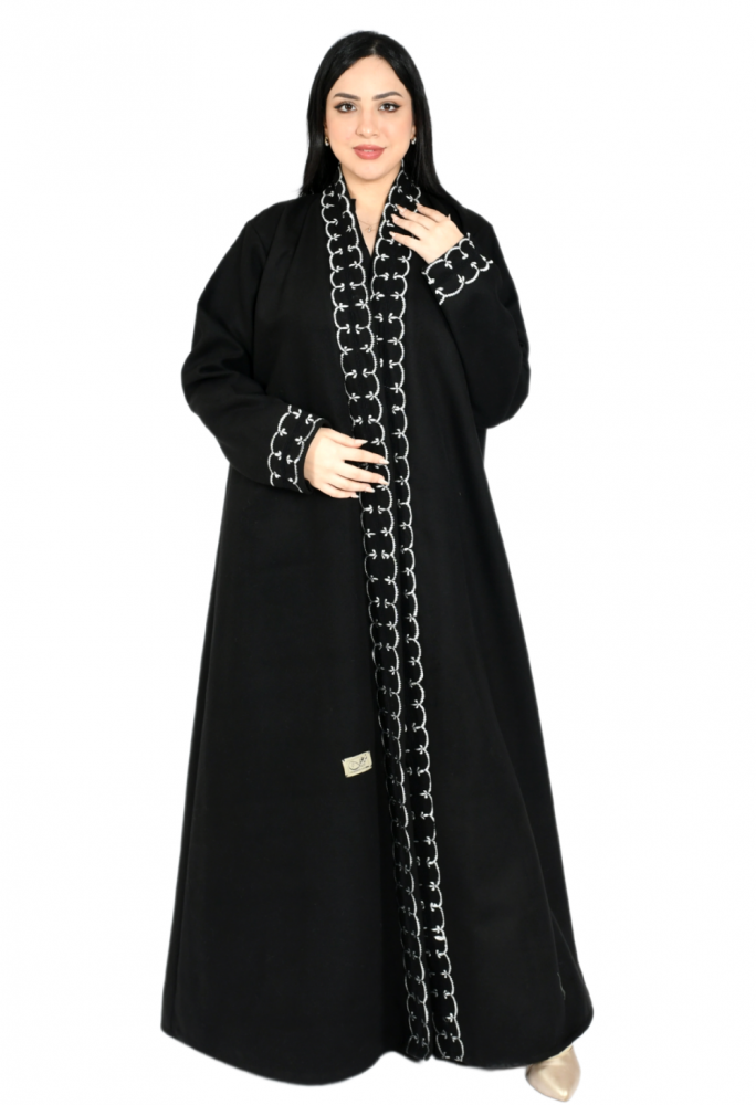 عباية شتوية من الجوخ الكوري بتطريز ابيض