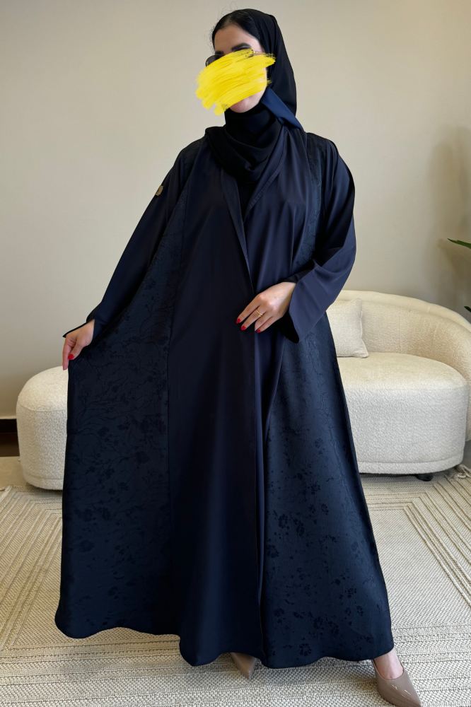 عباية كلوش لون كحلي مع جوانب مشجرة