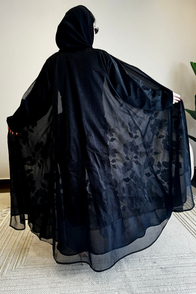 عباية سوداء فاخرة  بتطريز أسود
