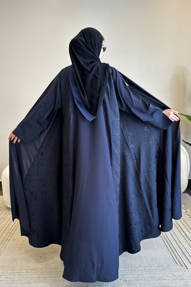 عباية كلوش لون كحلي مع جوانب مشجرة