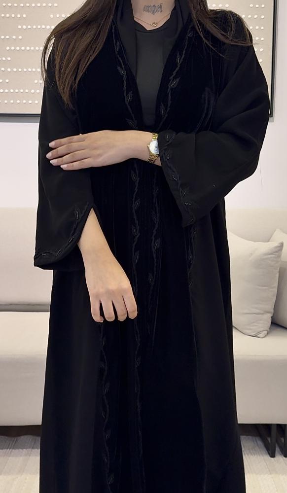 عباية شتوية بتدخيلات المخمل مع الجوخ  مع شك فاخرة