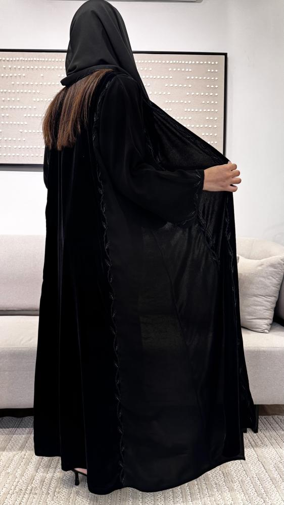عباية شتوية بتدخيلات المخمل مع الجوخ  مع شك فاخرة