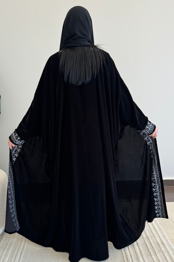 عباية مخمل بقصة الفراشة