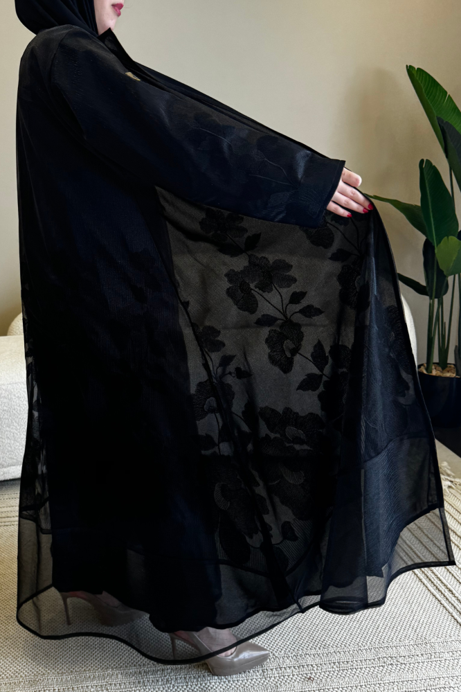 عباية سوداء فاخرة  بتطريز أسود