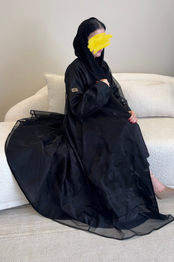 عباية سوداء فاخرة  بتطريز أسود