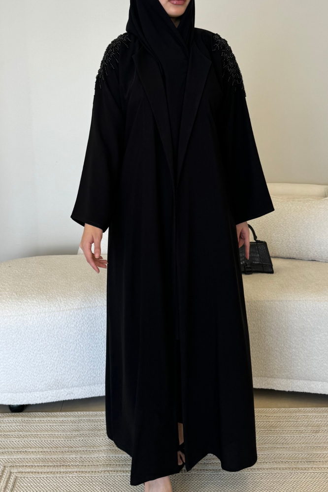 عباية كريب بشك أسود على الكتف