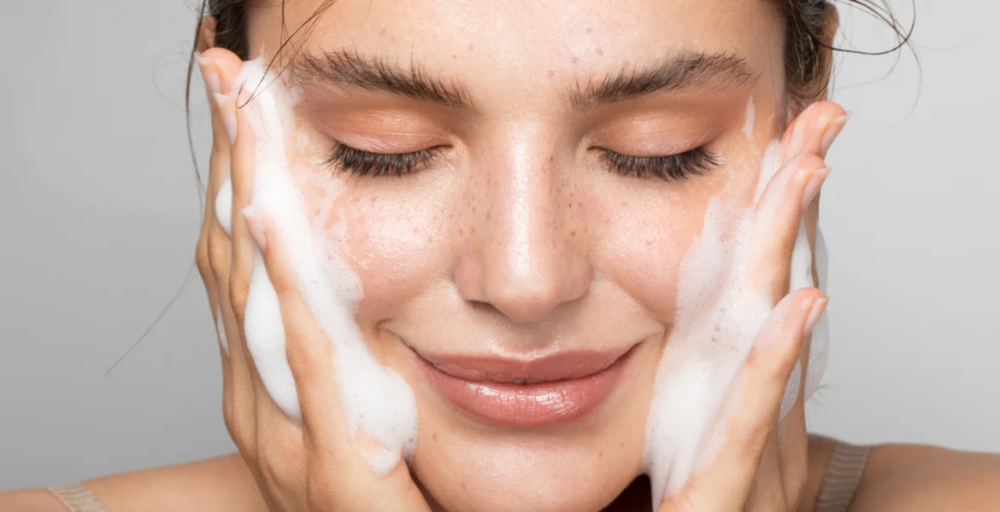 مستحضرات تجميل الوجه وأفضل المنتجات للعناية ببشرتك