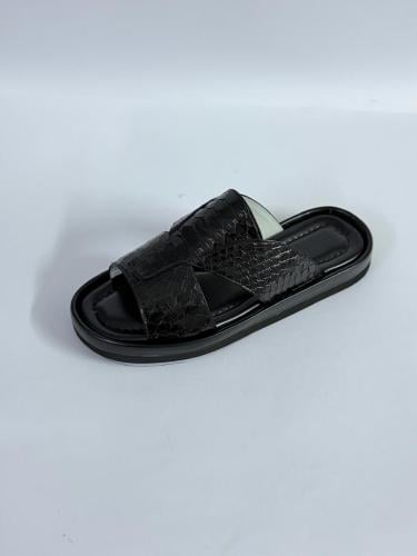 حذاء اسود بدون اصباع ثعبان