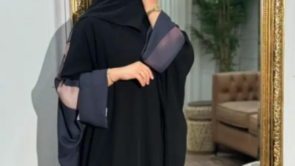 عبايات محتشمة سوداء