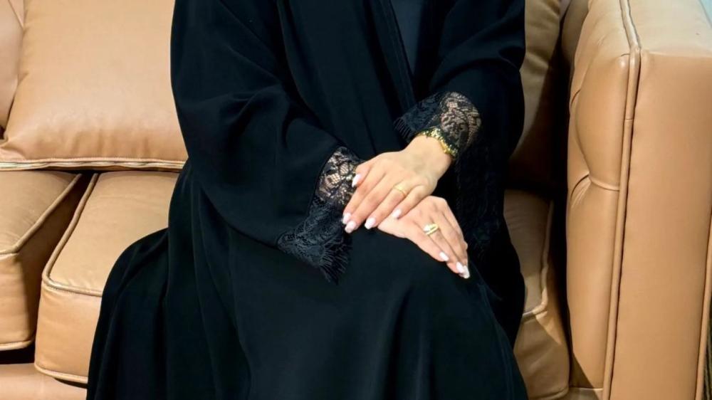 عبايات سوداء شيك