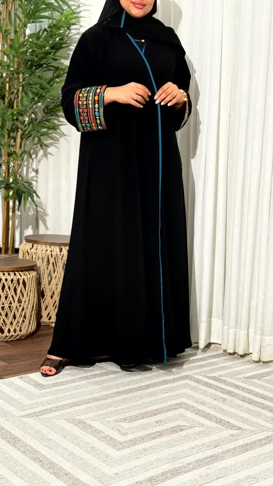 كلفة بنفسجية وأكمام عباية نص كلوش كتان سوداء