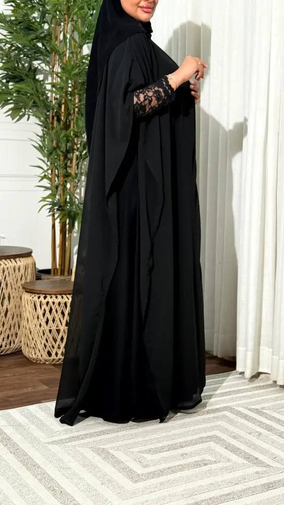 عبايه كلوش ملكي مع دانتيل على الأكمام لمناسبات 2026