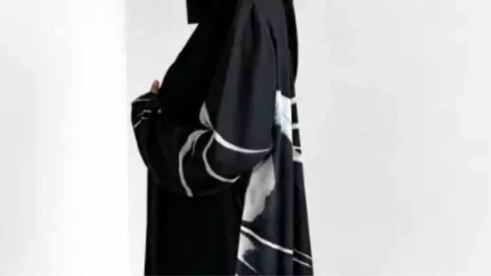 عبايات سوداء خروج