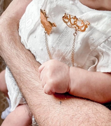 بروش بالاسم مع فراشة