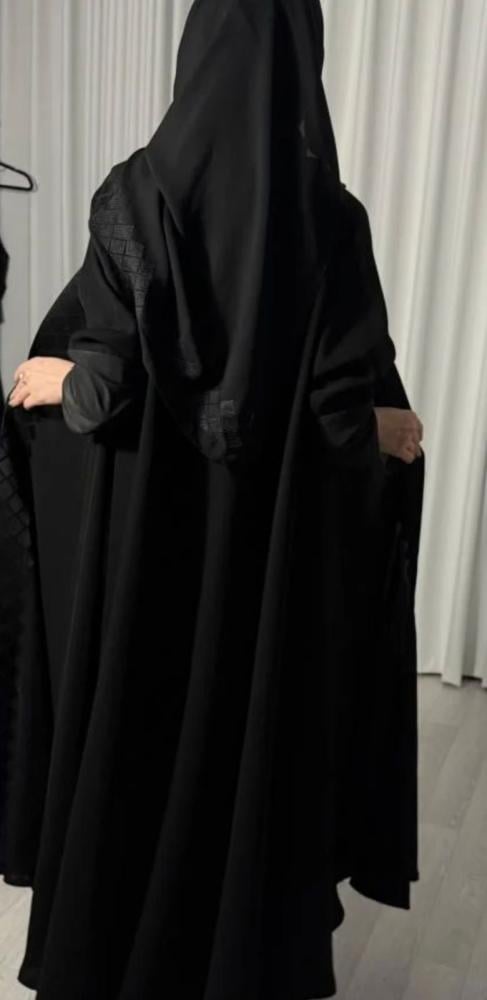 عبايه تطريز اسود