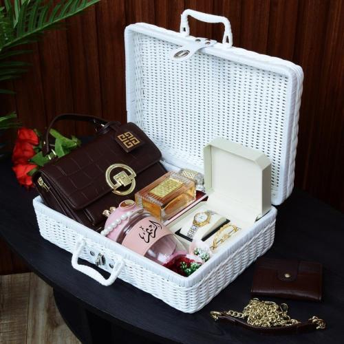 بوكس نسائي هدايا العيدشنطة مع عطر وساعة مديل
