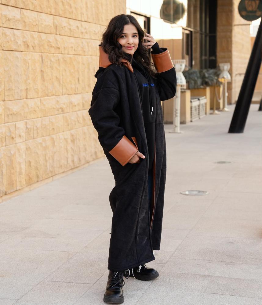 فروه اطفال بالاسم قماش جوخ مع جلد على الاطراف