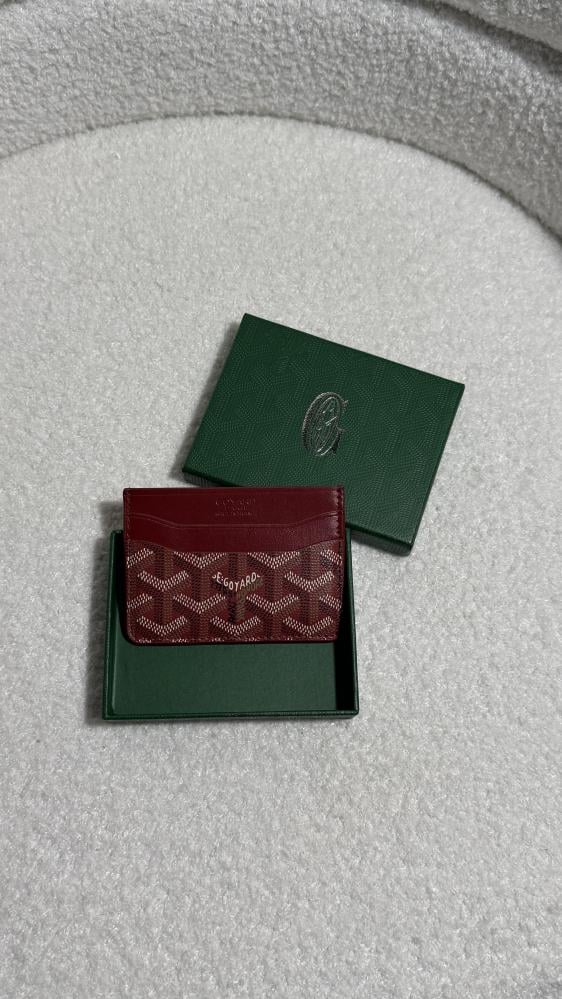 محفظة قويارد عنابي