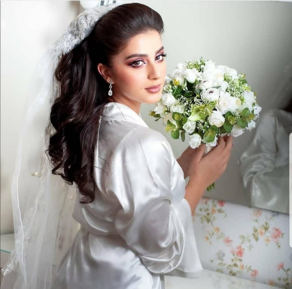 روب عرايس أبيض