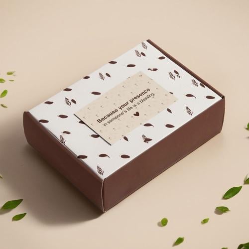 Crunch love box- ٣ نكهات جرانولا من اختيارك +كارت اهداء مجاني
