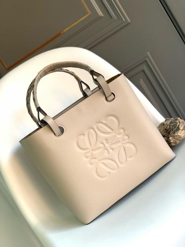 حقيبة Tote كلاسيكية من لويفي