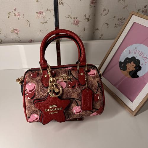 كوتش روان تشيري أحمر17cm+ تعليقة نجمة