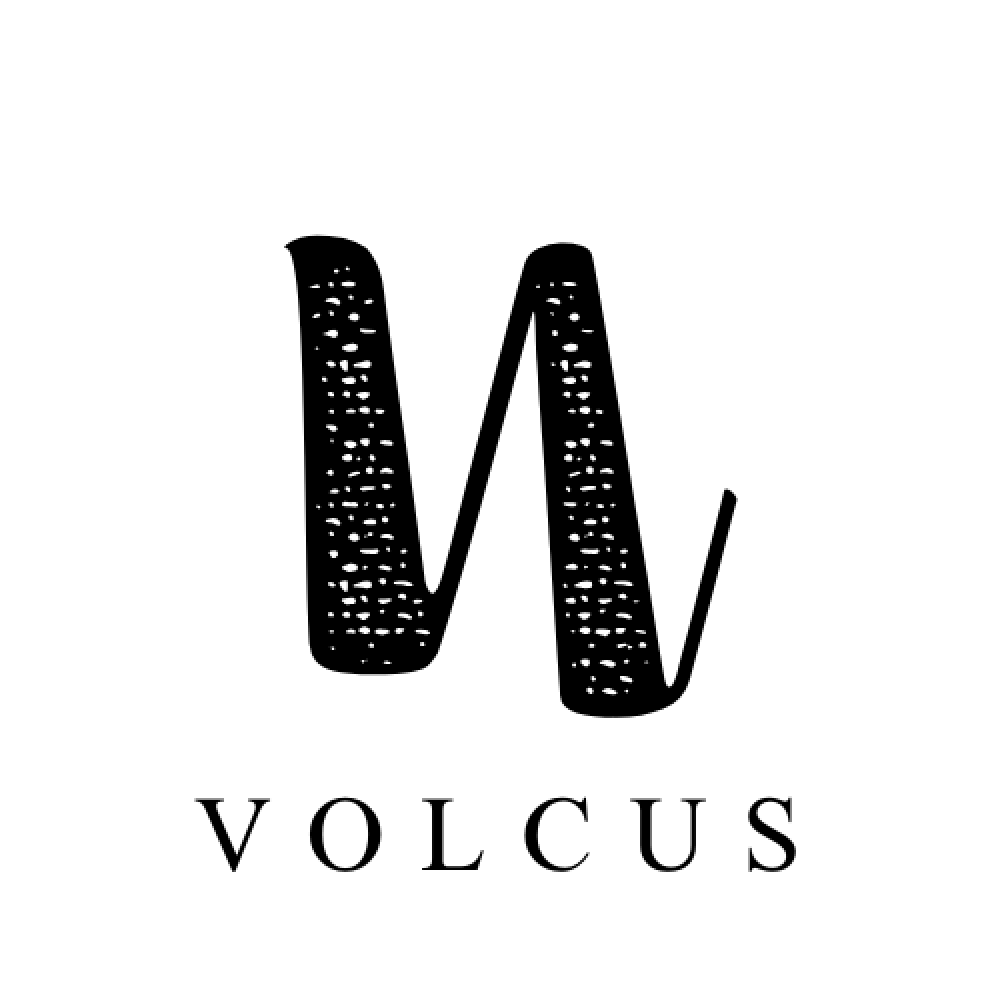 صيحات فساتين السهرة لعام 2026… فخامة هادئة تعيد تعريف الأناقة