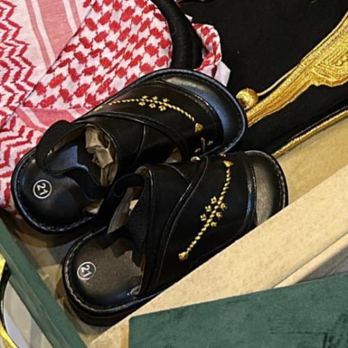 حذاء شرقي