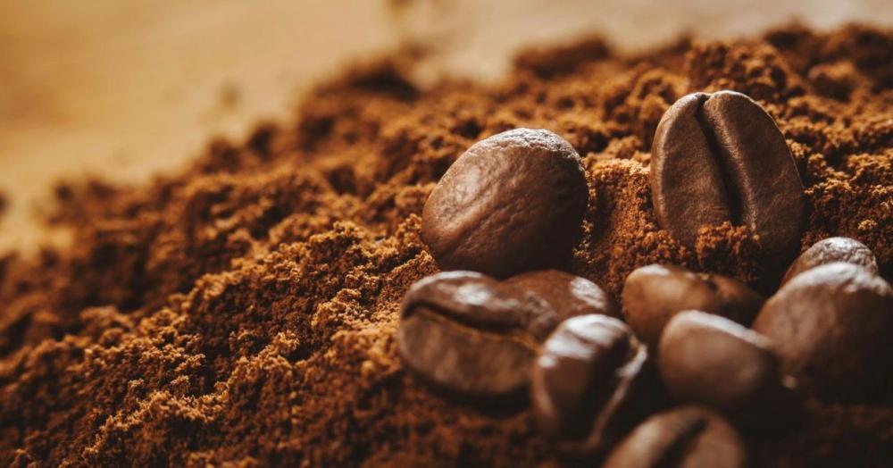 سطح القهوة العربية وتفاصيل القوام