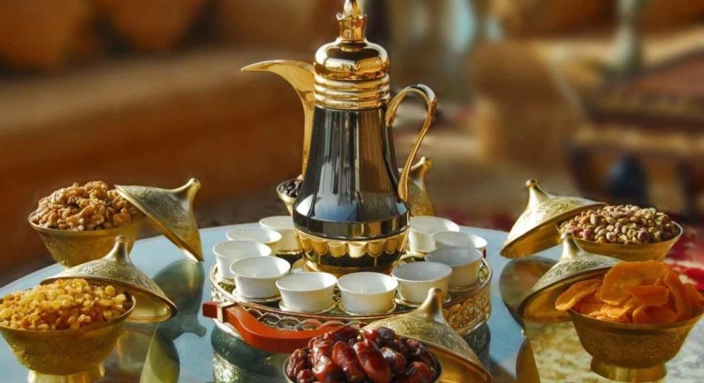 أخطاء شائعة في تقديم القهوة العربية في رمضان