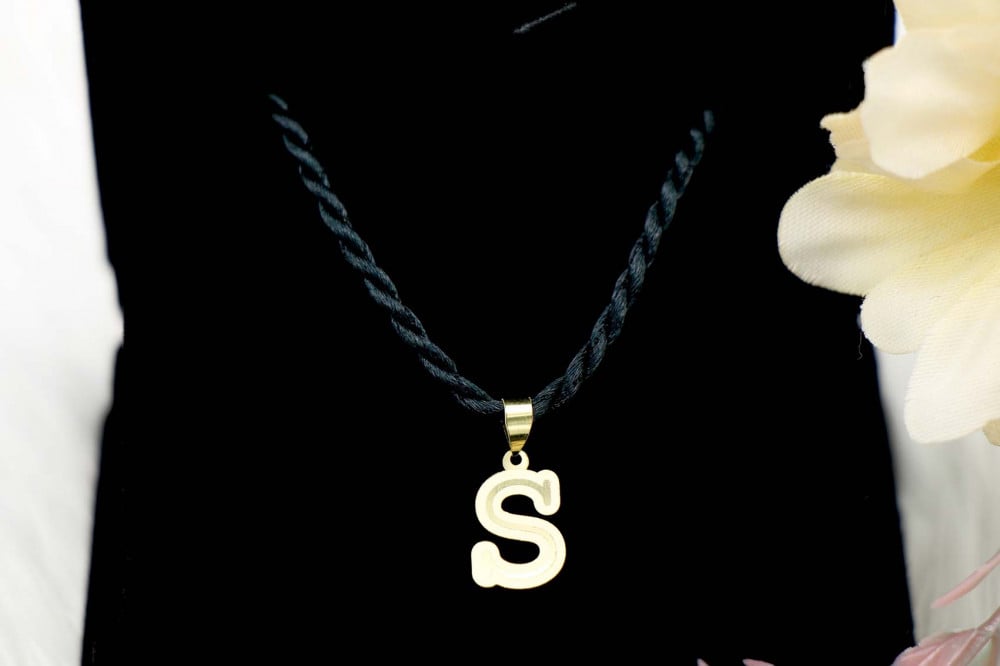 Gold letter (P1022)