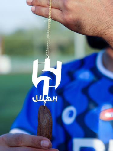 تعليقة عود مع شعار الهلال