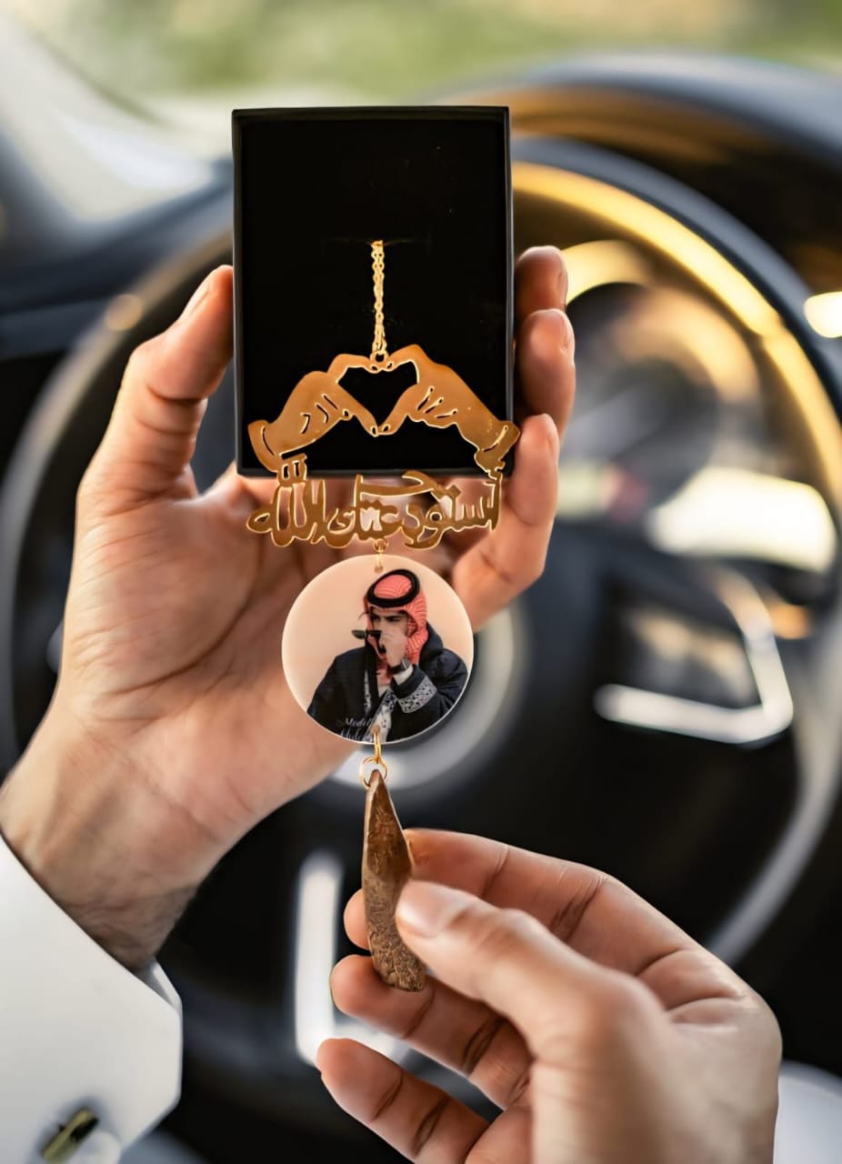 تعليقة سيارة صوره