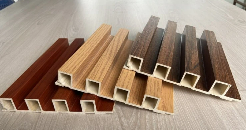 أعمدة و حواجز WPC | الابتكار الذي يجمع بين جمال الخشب ومتانة البلاستيك